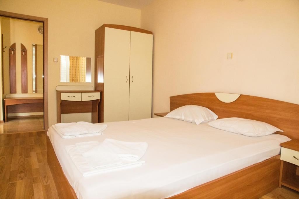 rooms-2-bedroom-standard-apartment-balcony-or-terrace