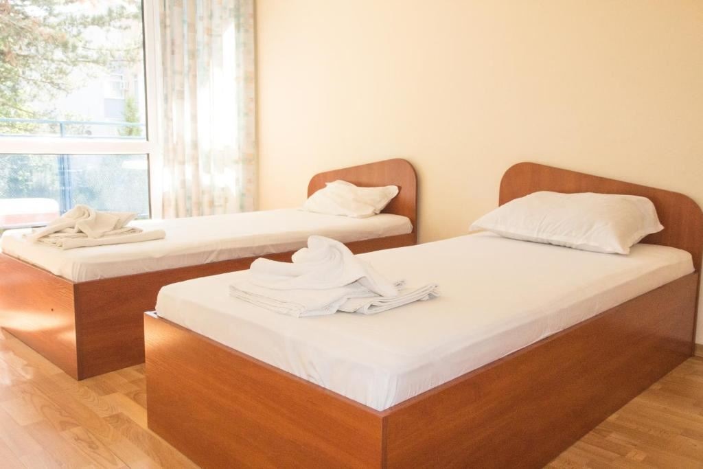 rooms-2-bedroom-standard-apartment-balcony-or-terrace