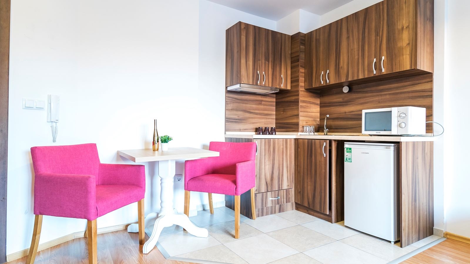 rooms-1-bedroom-standard-apartment-balcony