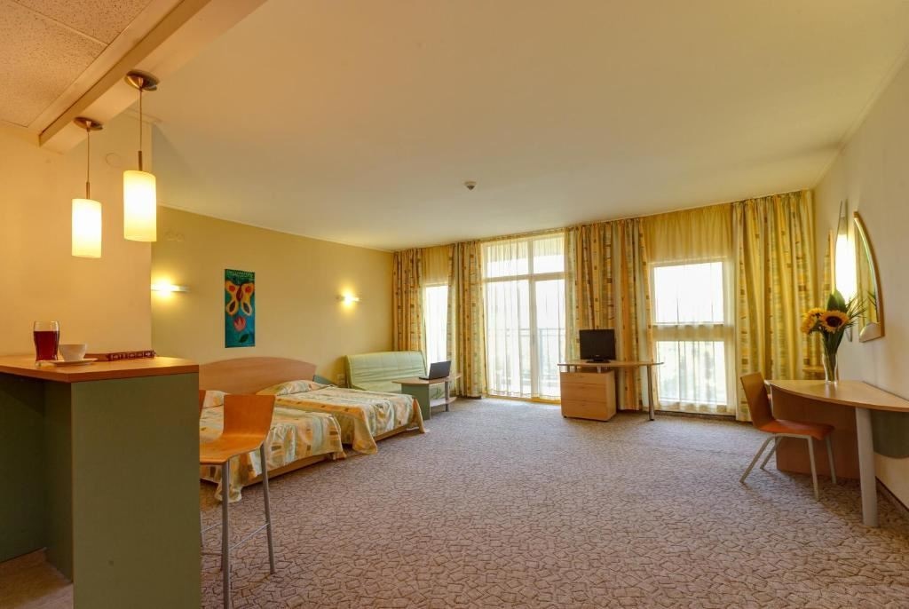 rooms-standard-studio-balcony