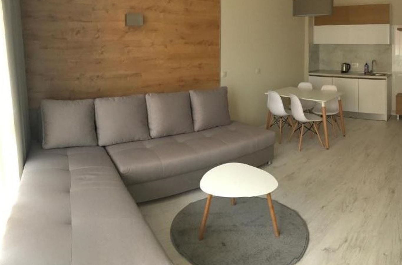 rooms-1-bedroom-standard-apartment-balcony