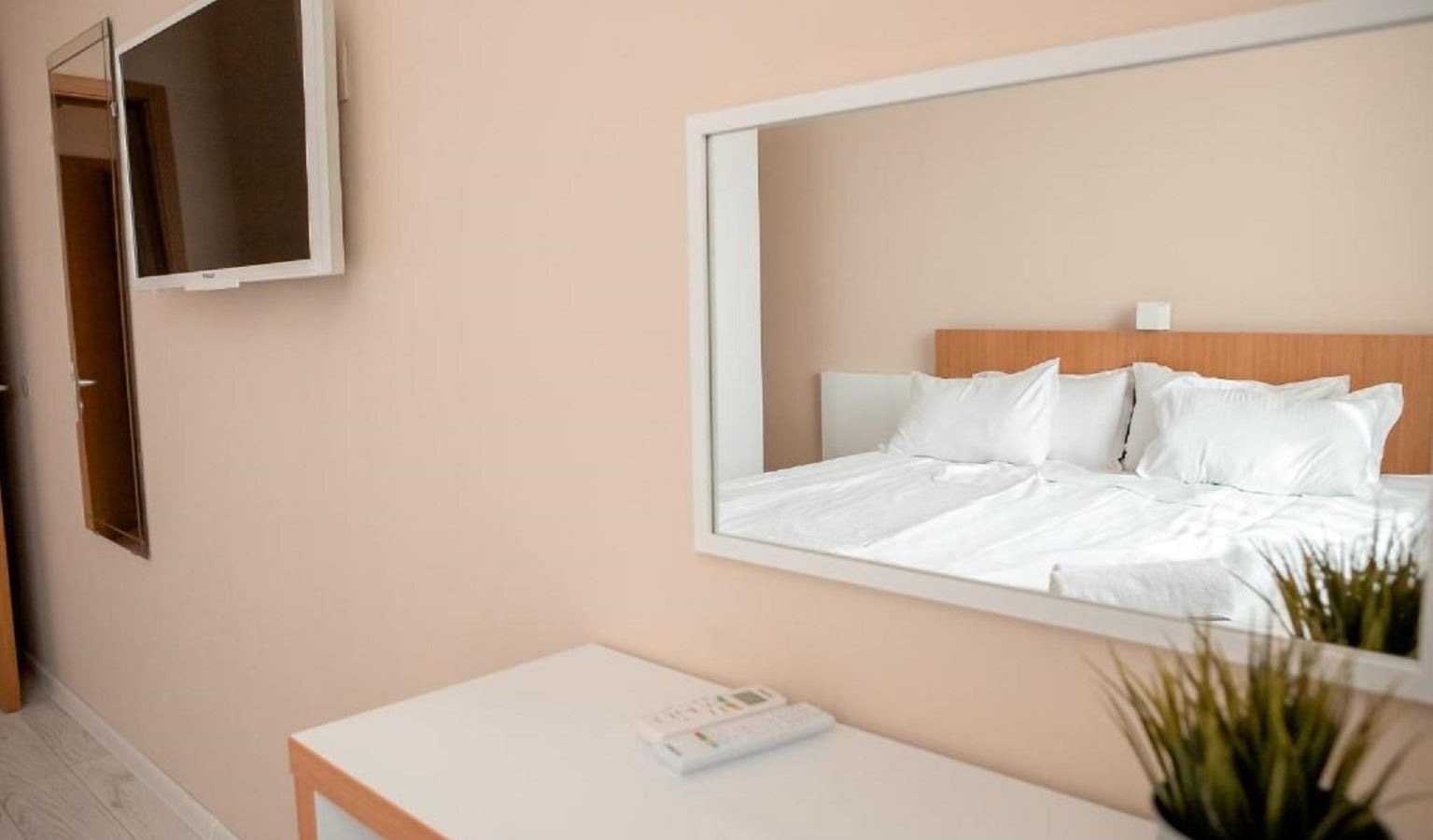 rooms-1-bedroom-standard-apartment-balcony