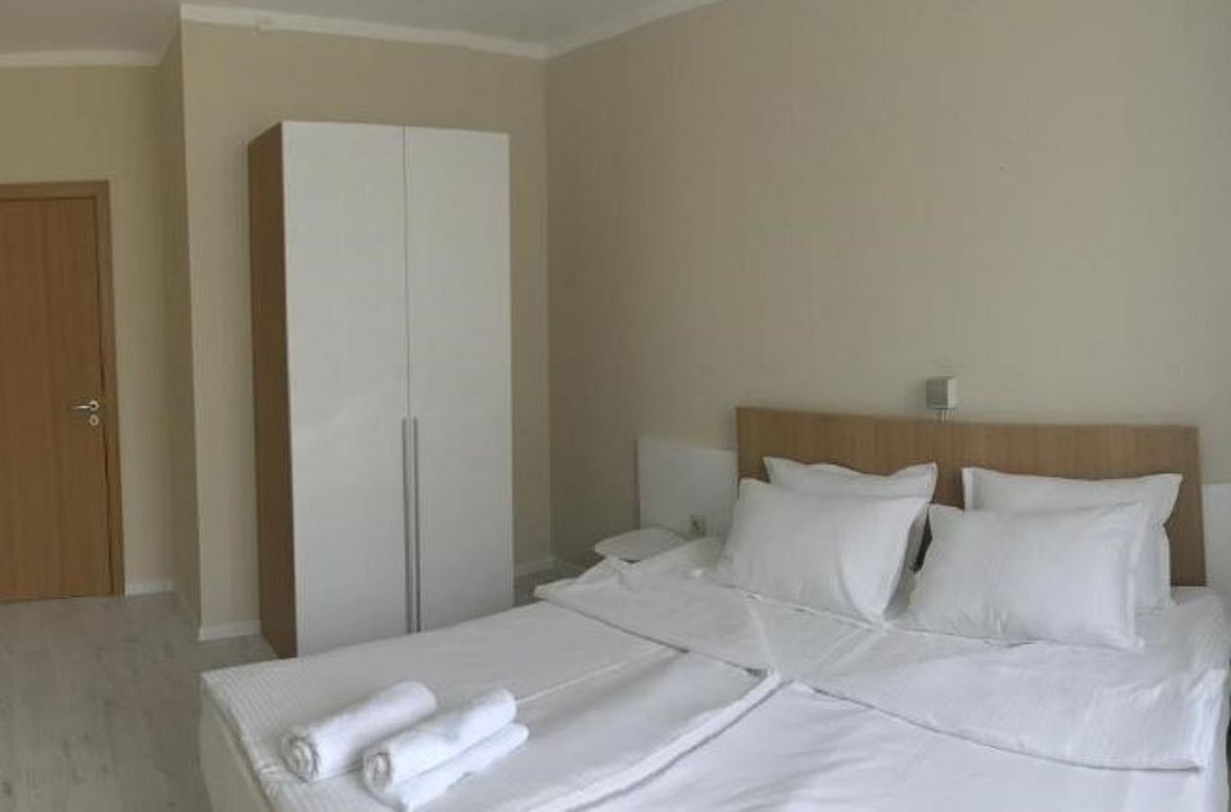 rooms-1-bedroom-standard-apartment-seaview-balcony