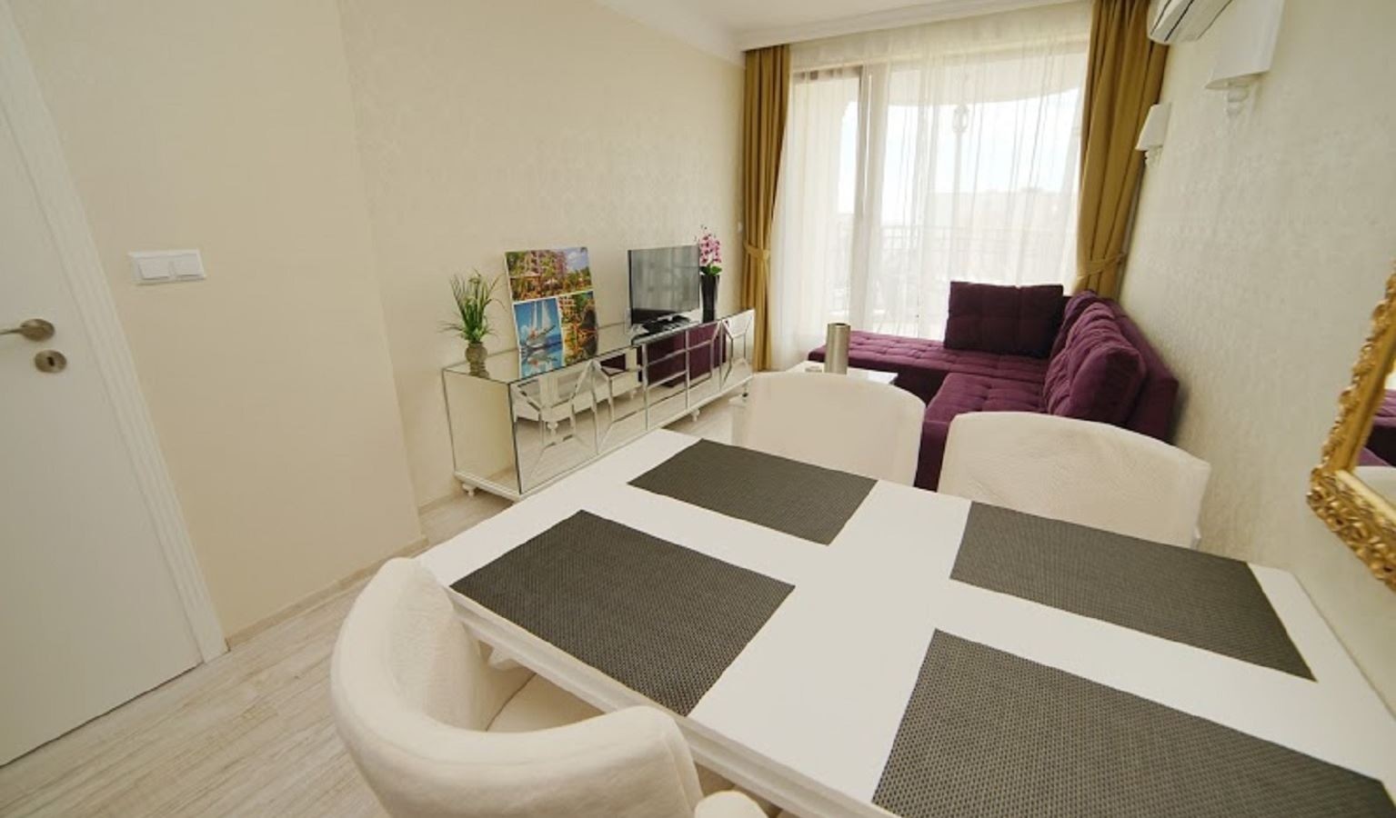 rooms-2-bedroom-deluxe-apartment-balcony