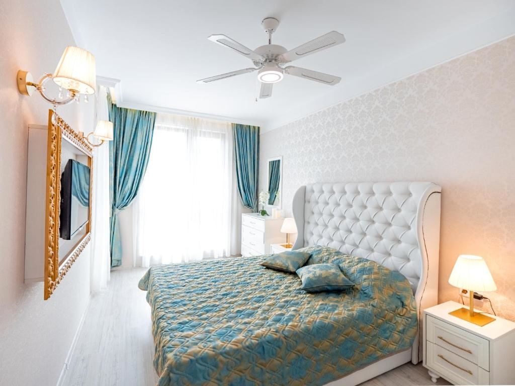 rooms-1-bedroom-deluxe-apartment-balcony