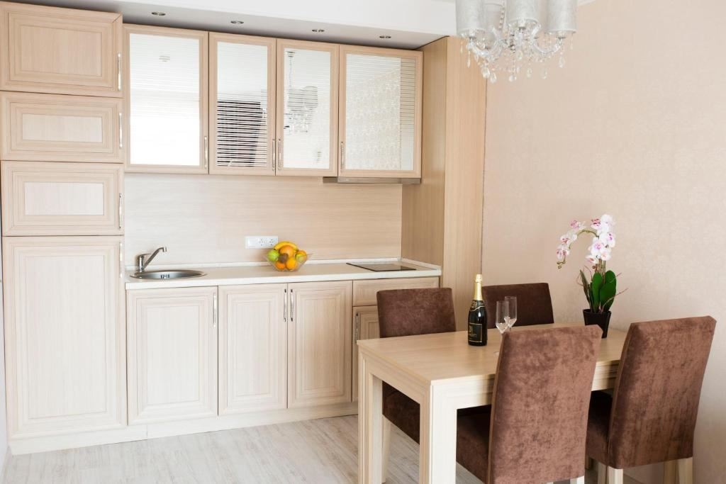 rooms-1-bedroom-standard-apartment-balcony