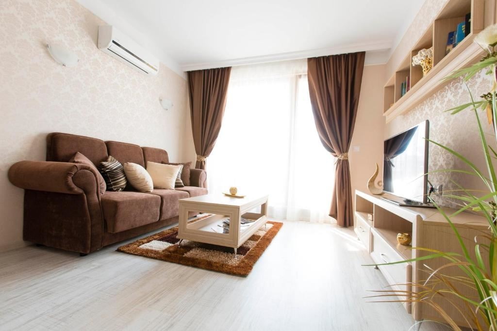 rooms-1-bedroom-standard-apartment-balcony