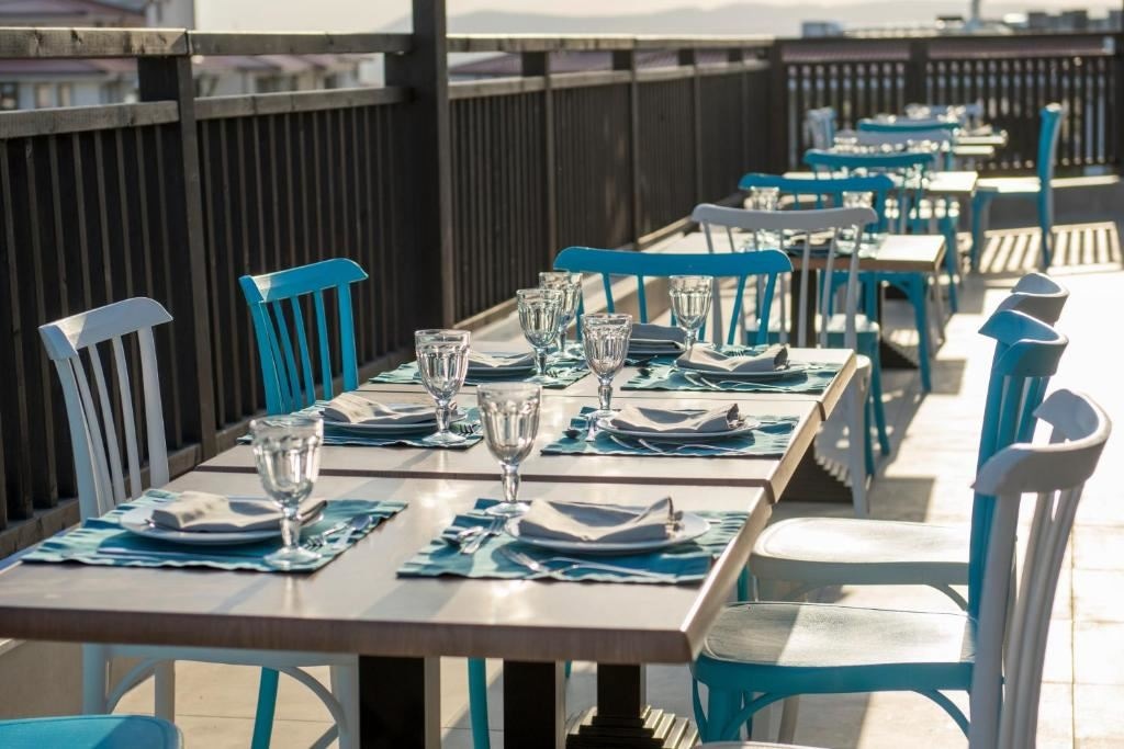 restaurants-restaurants