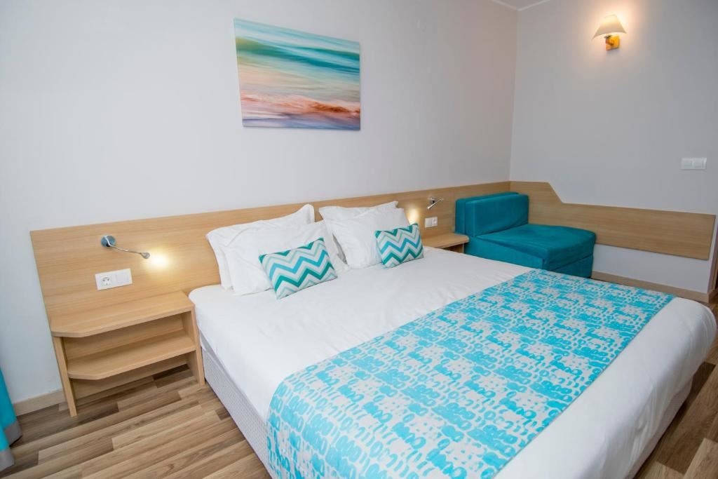 rooms-single-wchild-standard-room-balcony