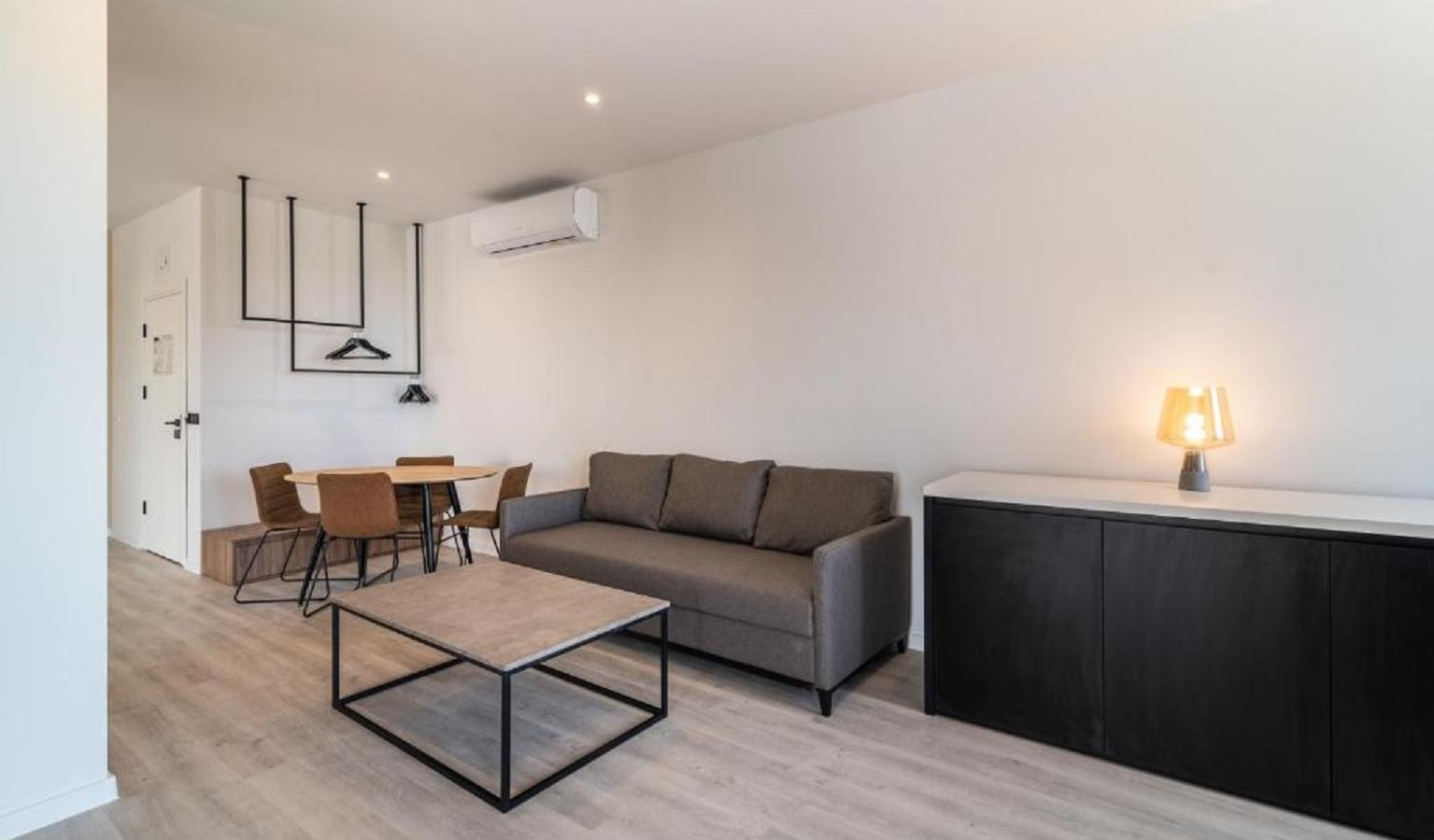 rooms-standard-apartment-balcony