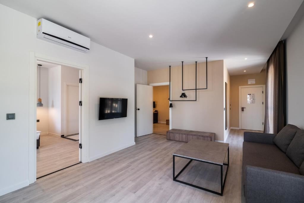 rooms-2-bedroom-standard-apartment-balcony