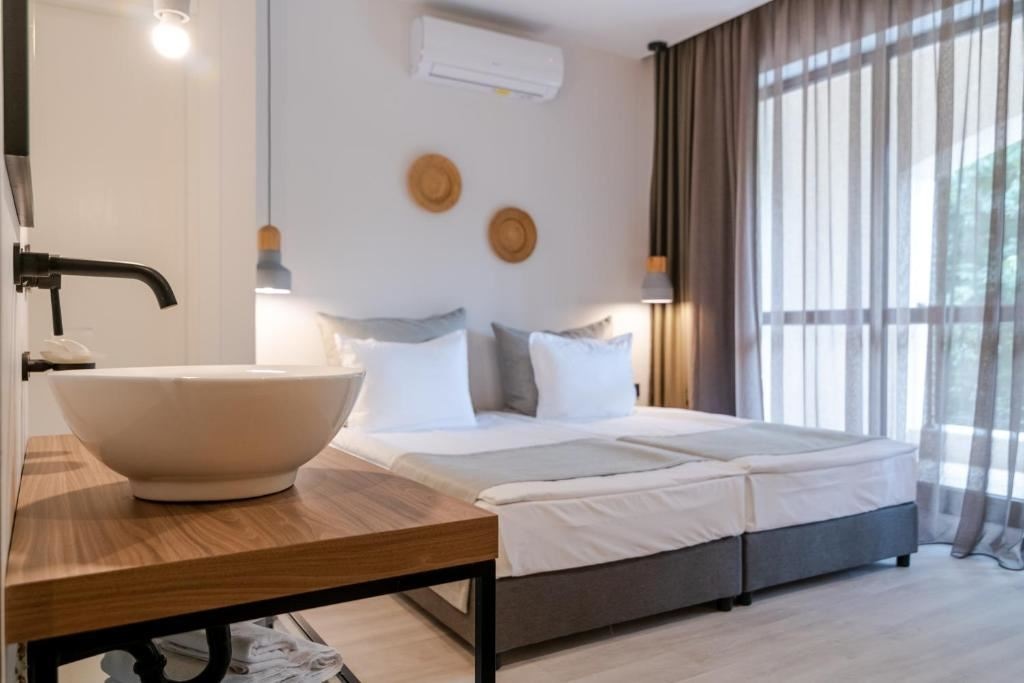 rooms-standard-room-balcony