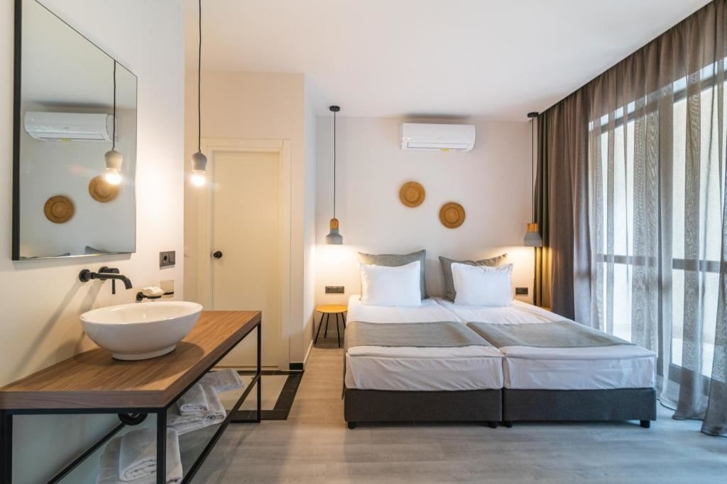 rooms-standard-room-balcony