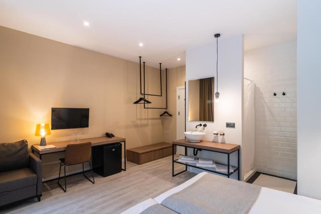 rooms-standard-room-balcony