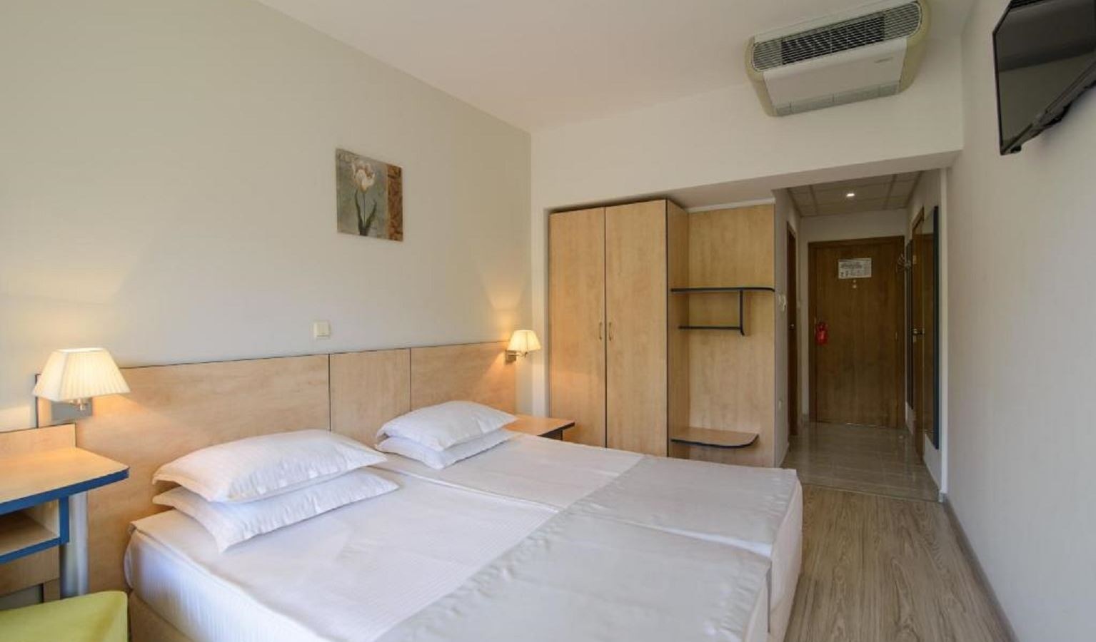 rooms-2-connecting-rooms-standard-family-room