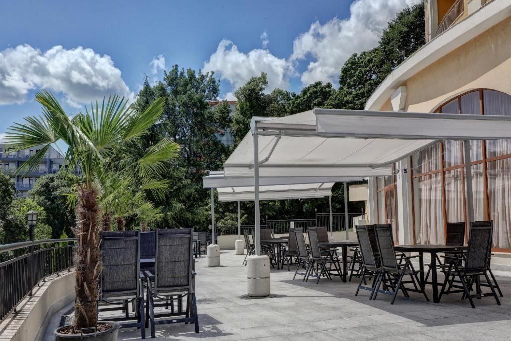 restaurants-restaurants