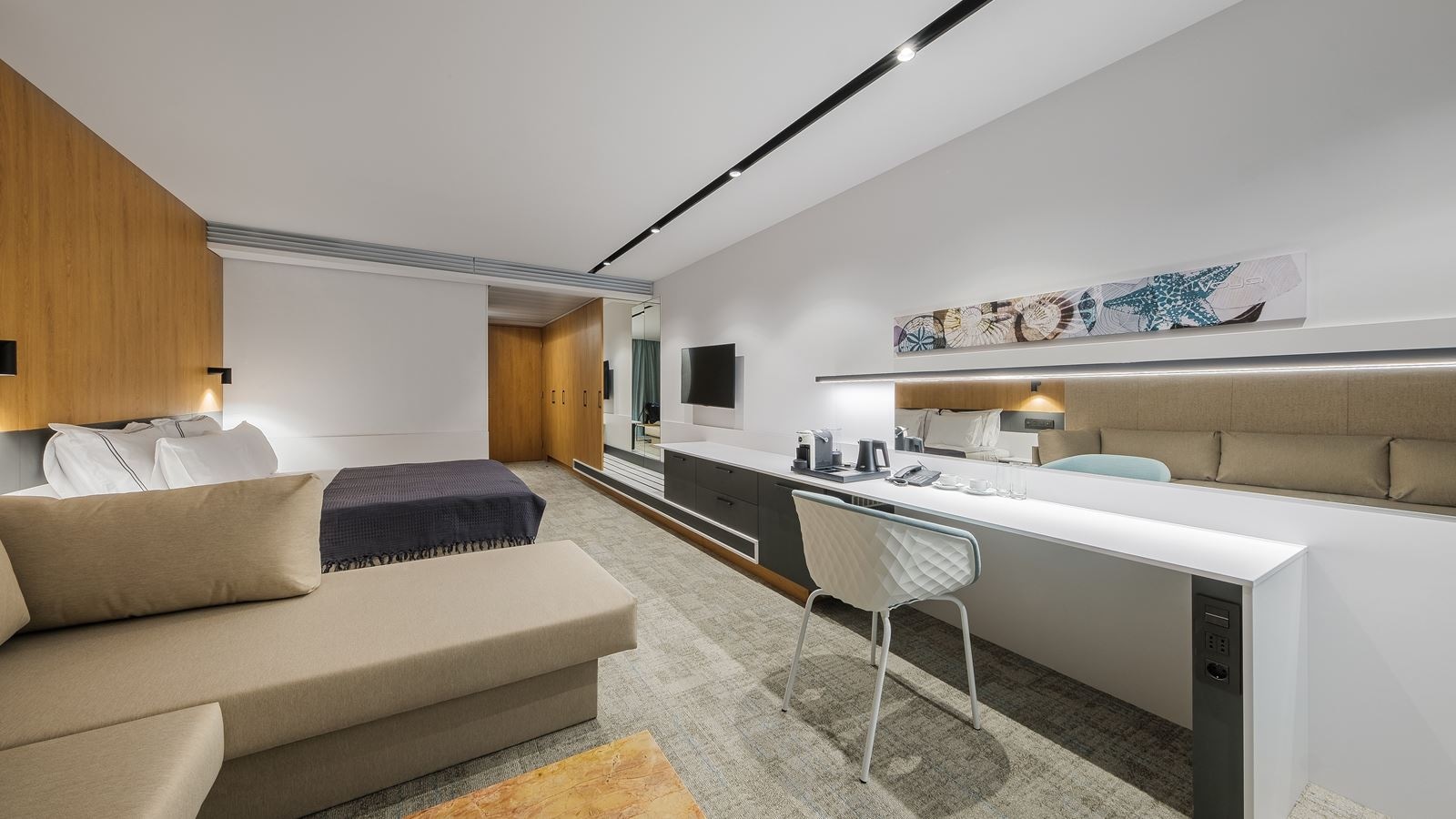 rooms-family-room-sea-view