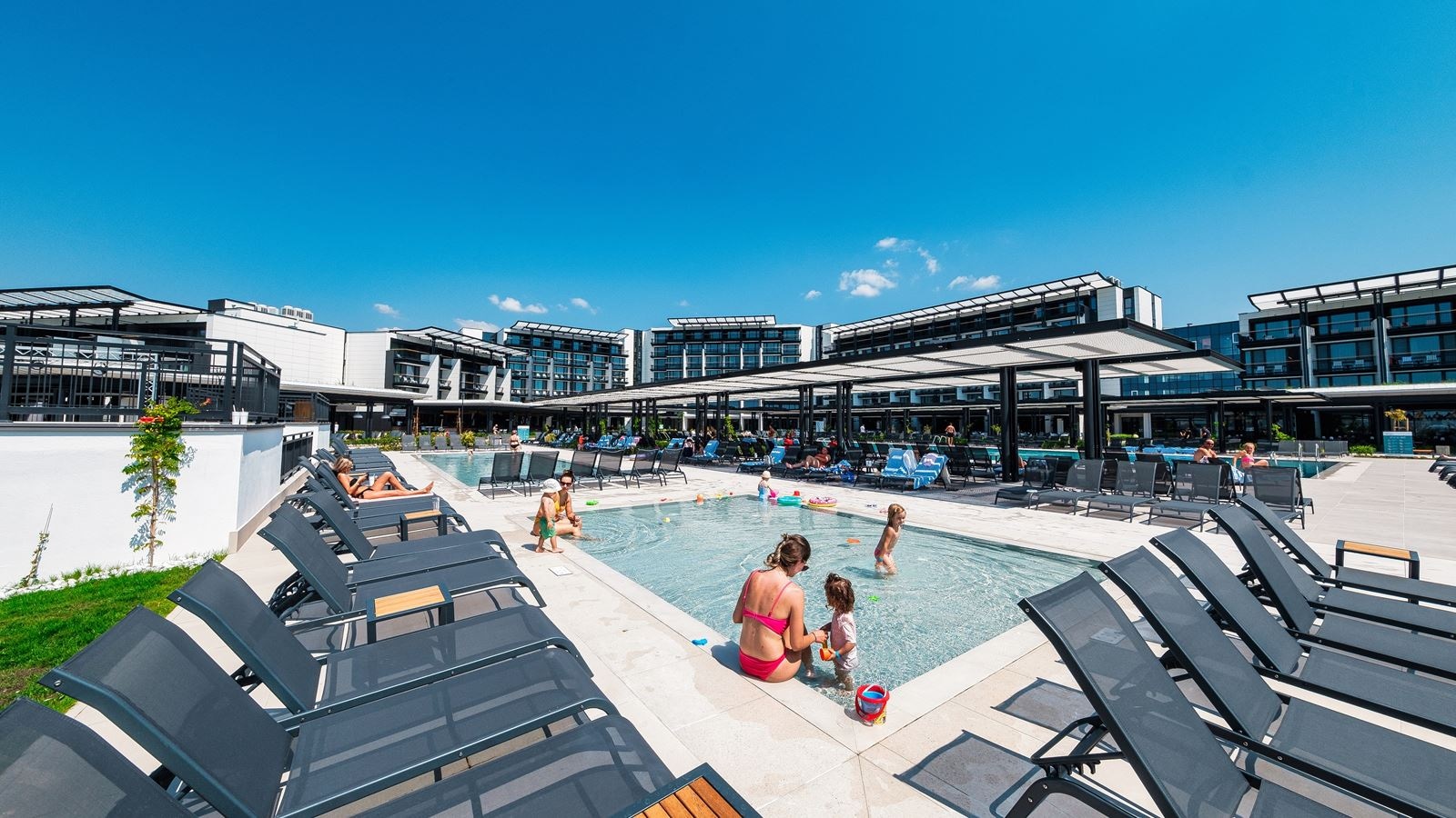 pools-outdoor-childrens-pool