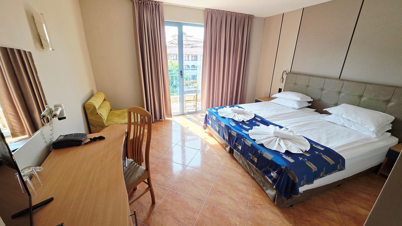 rooms-doubletwin-standard-room-balcony-or-terrace