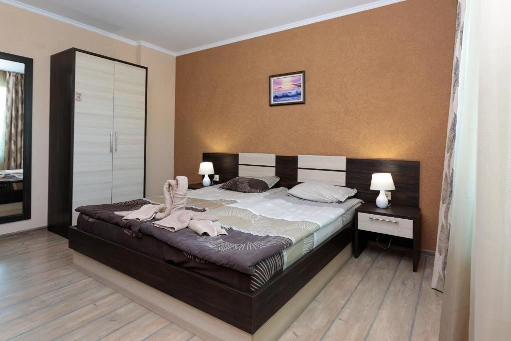 rooms-large-standard-room-balcony