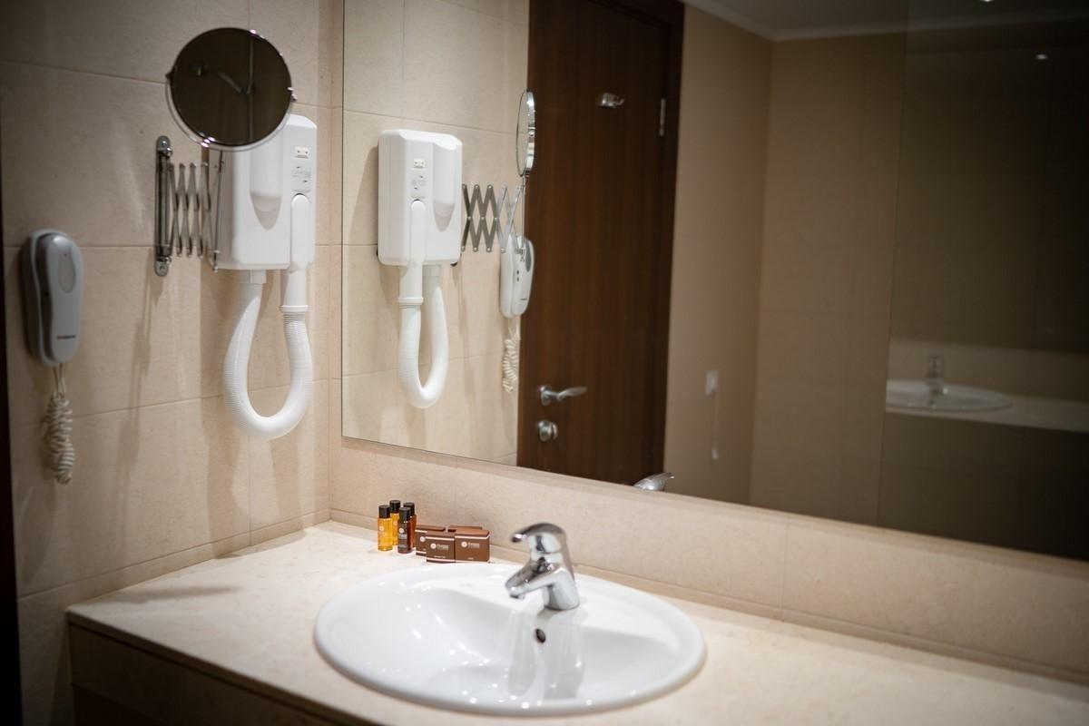 rooms-double-deluxe-room-seaview