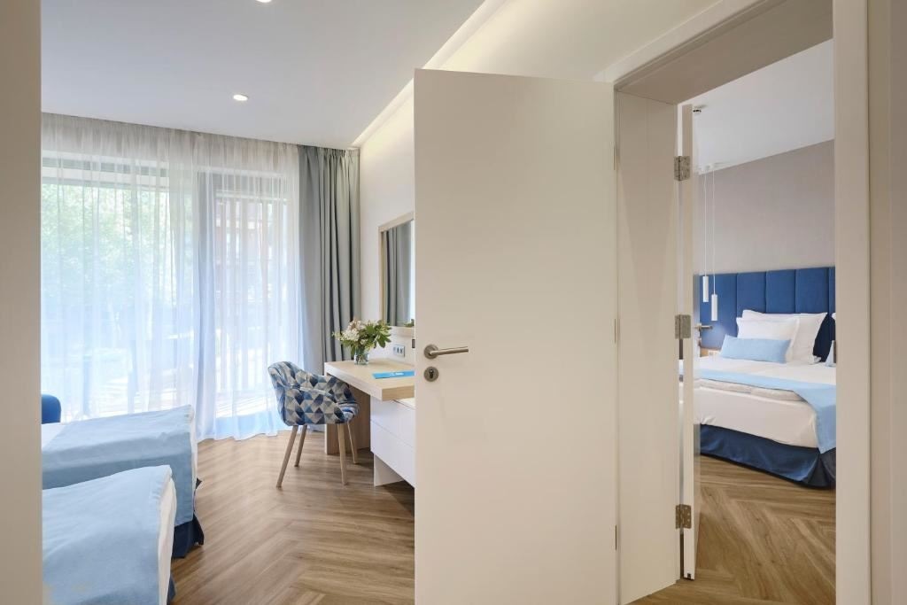 rooms-2-connectingrooms-standard-room-park-view-balcony