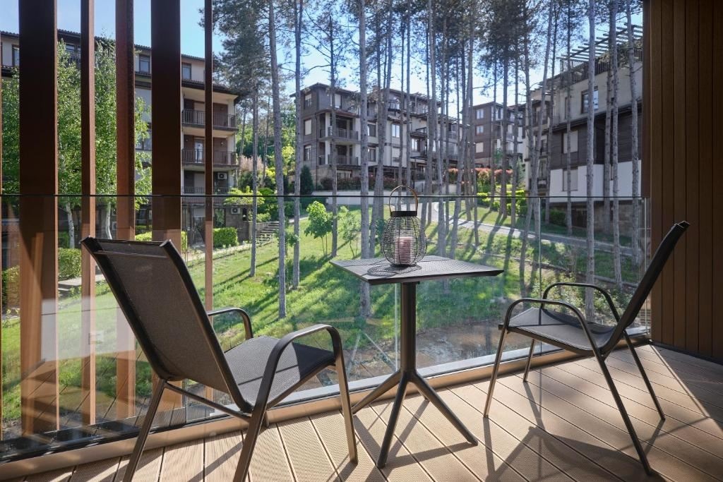 rooms-2-connectingrooms-standard-room-park-view-balcony