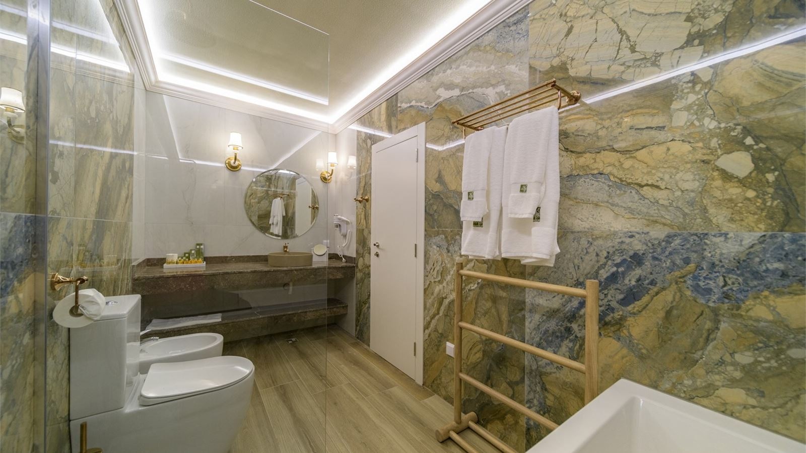 rooms-premier-villa-balcony-or-terrace