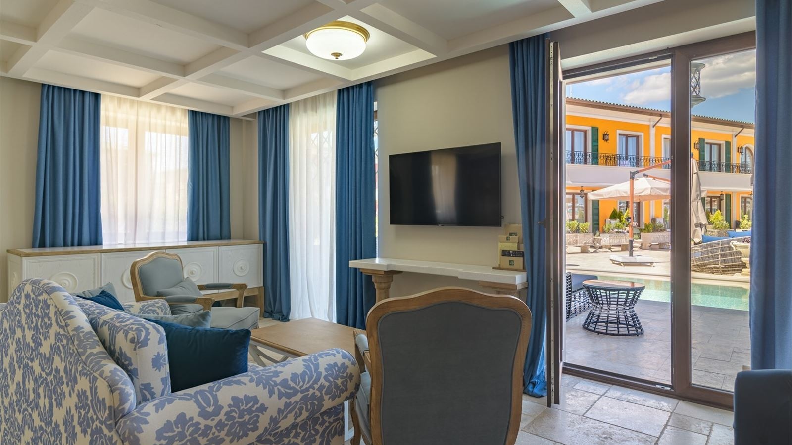 rooms-premier-villa-balcony-or-terrace