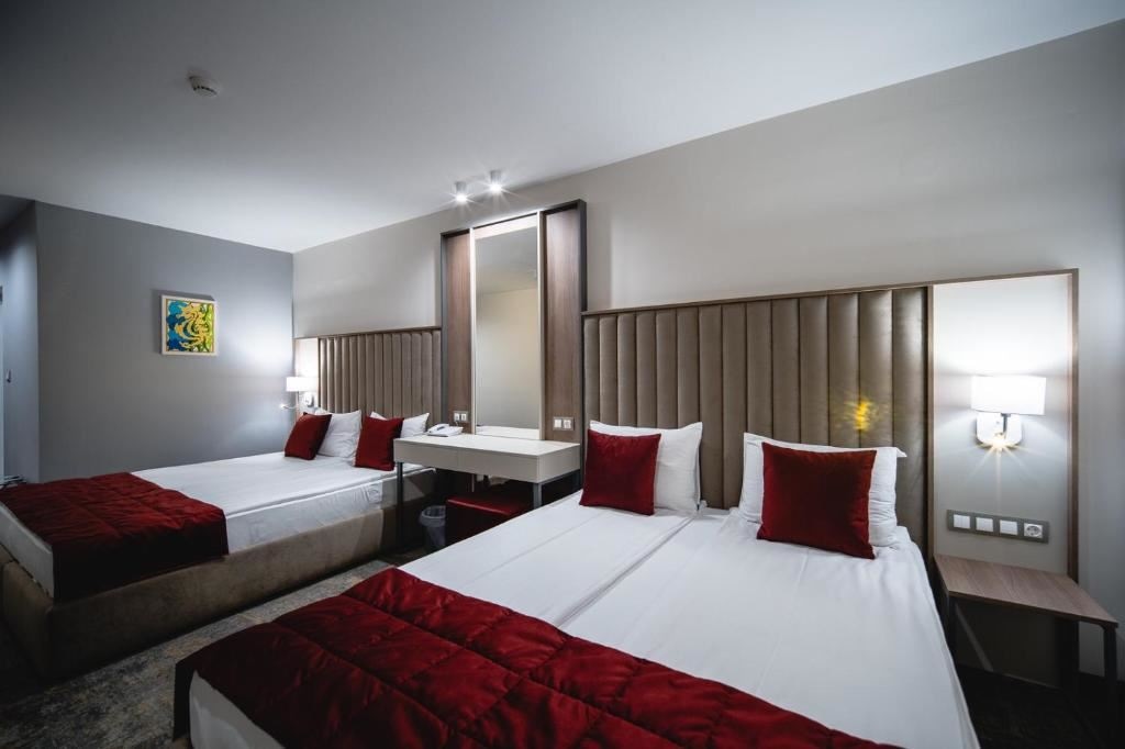 rooms-premium-family-room-balcony