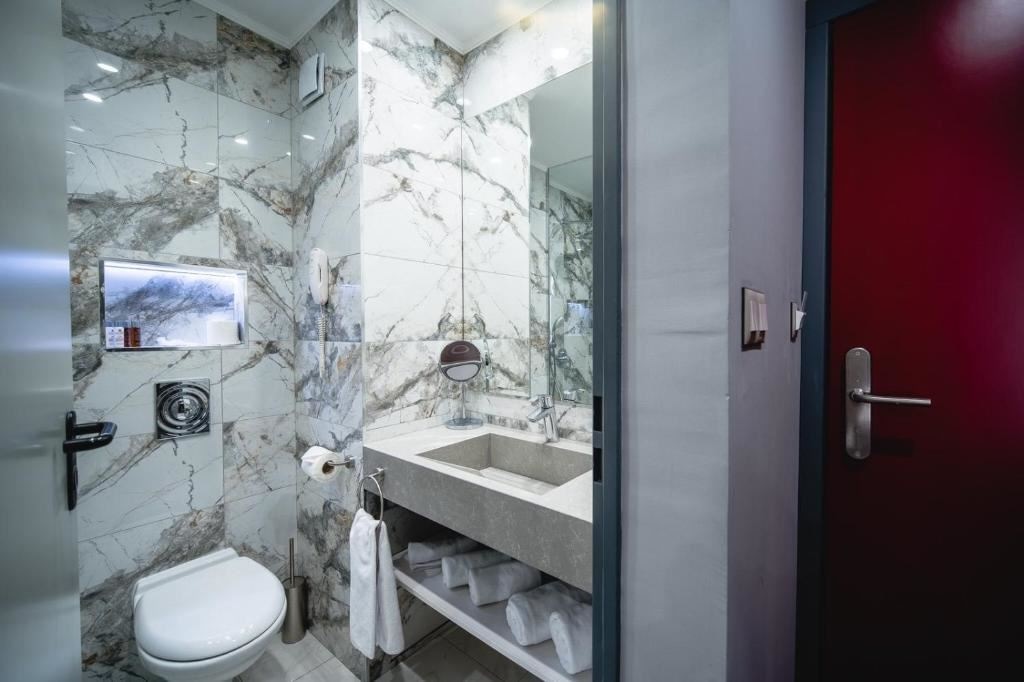 rooms-double-premium-room-balcony