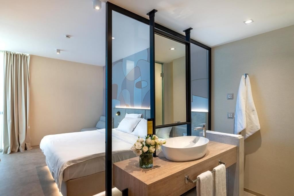 rooms-singleuse-standard-room-park-view-balcony-or-terrace