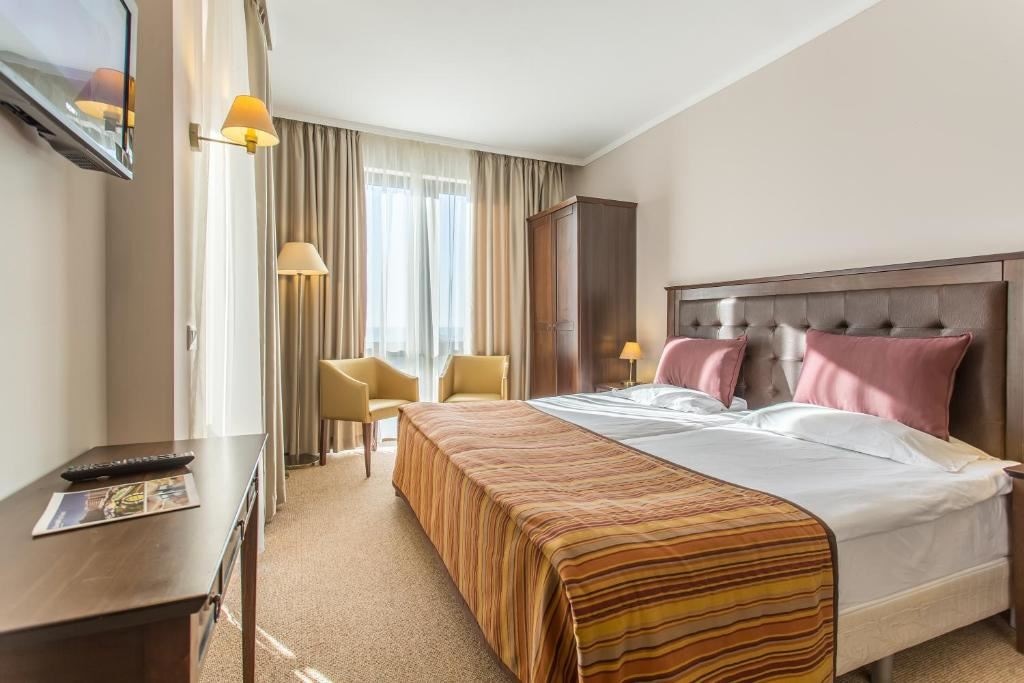 rooms-1-bedroom-standard-apartment-balcony-or-terrace