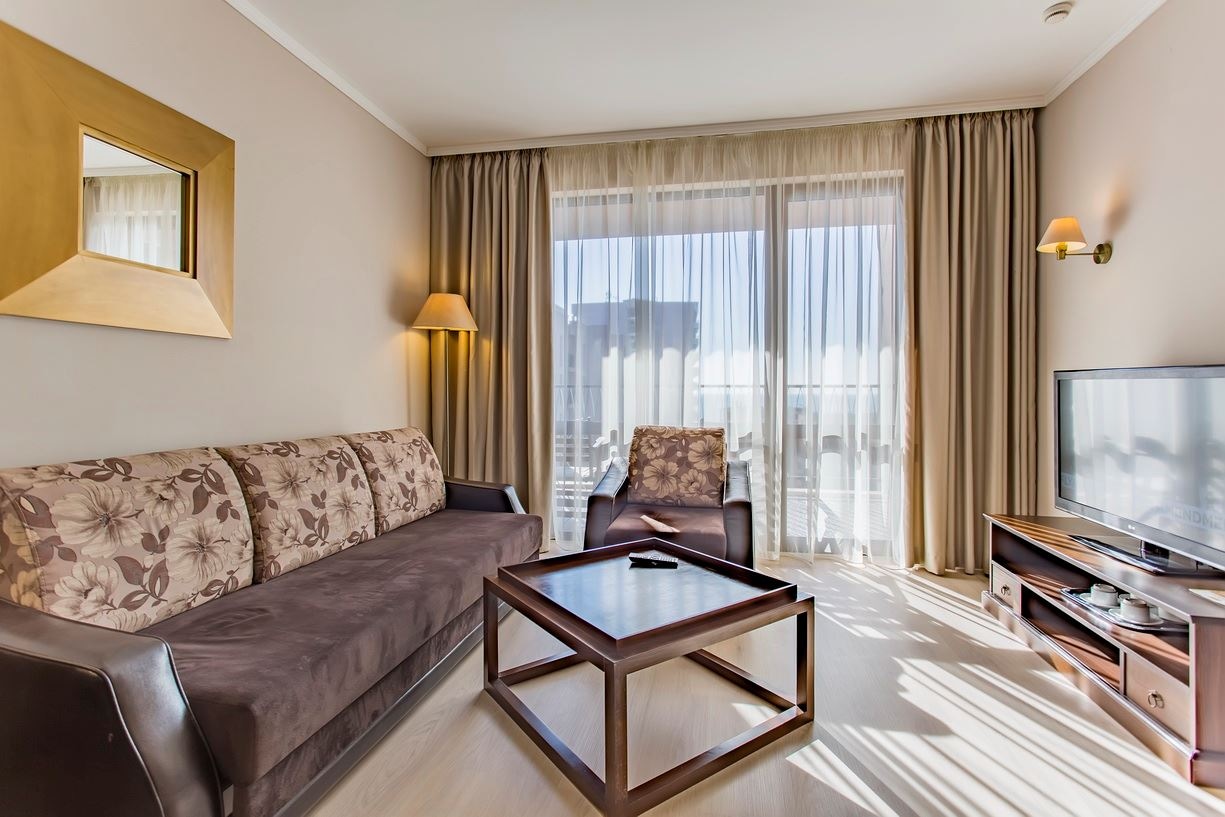 rooms-1-bedroom-standard-apartment-poolview-balcony-or-terrace