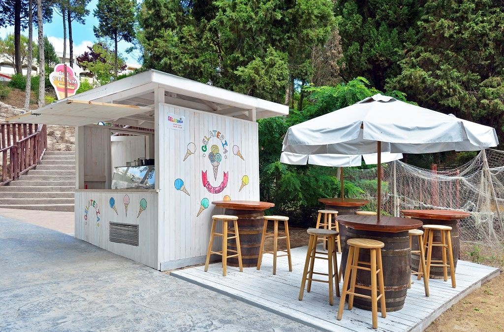 restaurants-ice-pavilion-from-beg-june-until-mid-sept