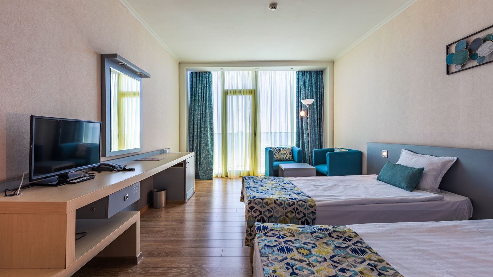 rooms-double-room-side-sea-view-3-pax