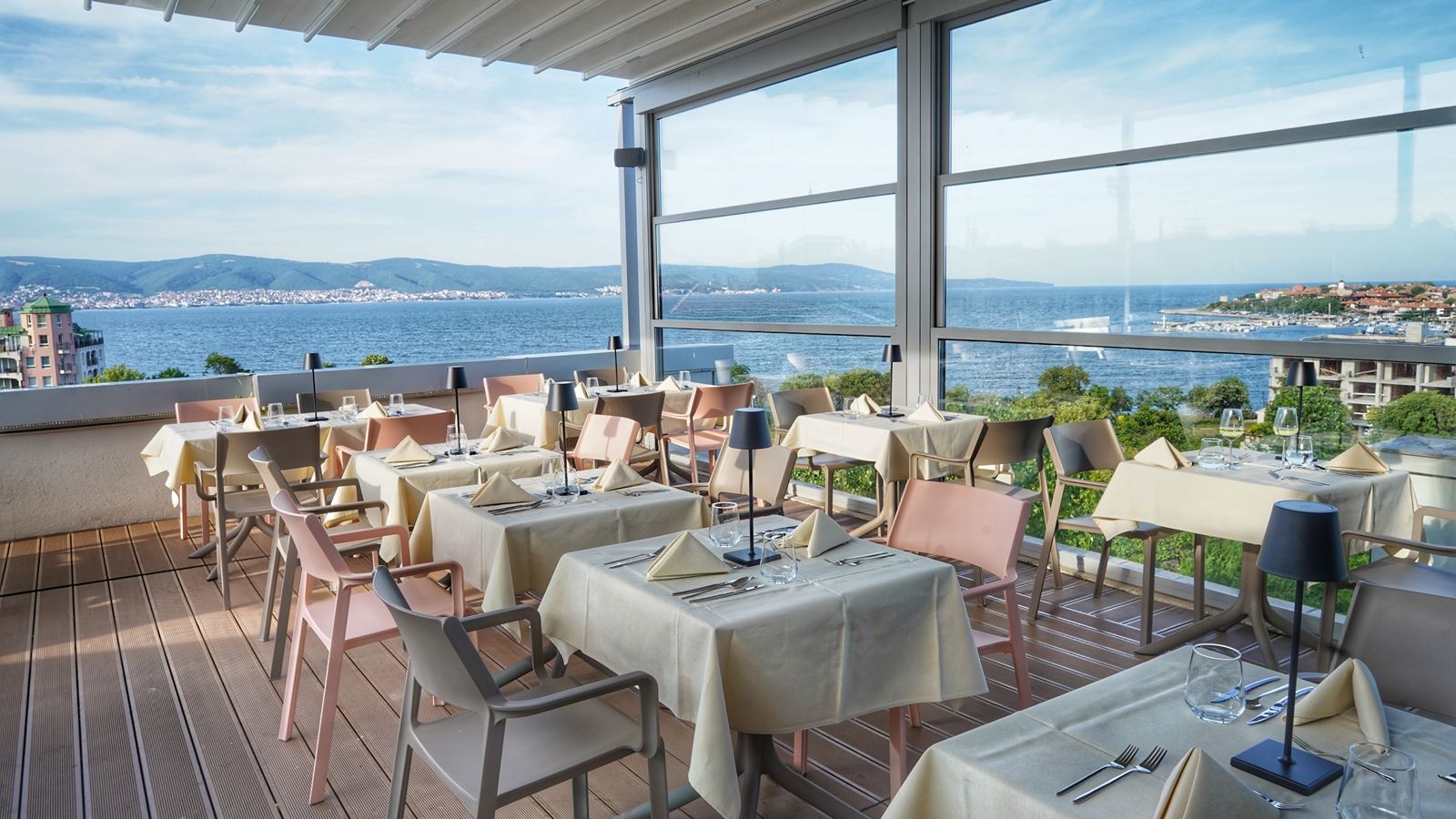 restaurants-vista-del-mar-available-from-1006--1509