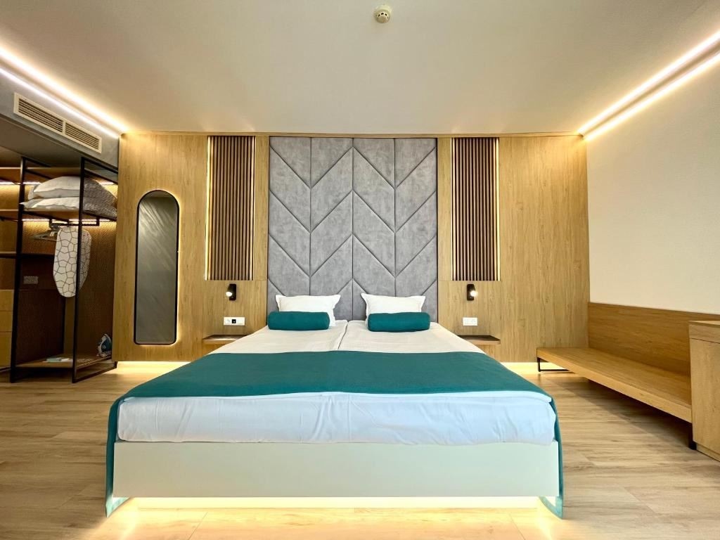 rooms-premium-room-frontal-sea-view