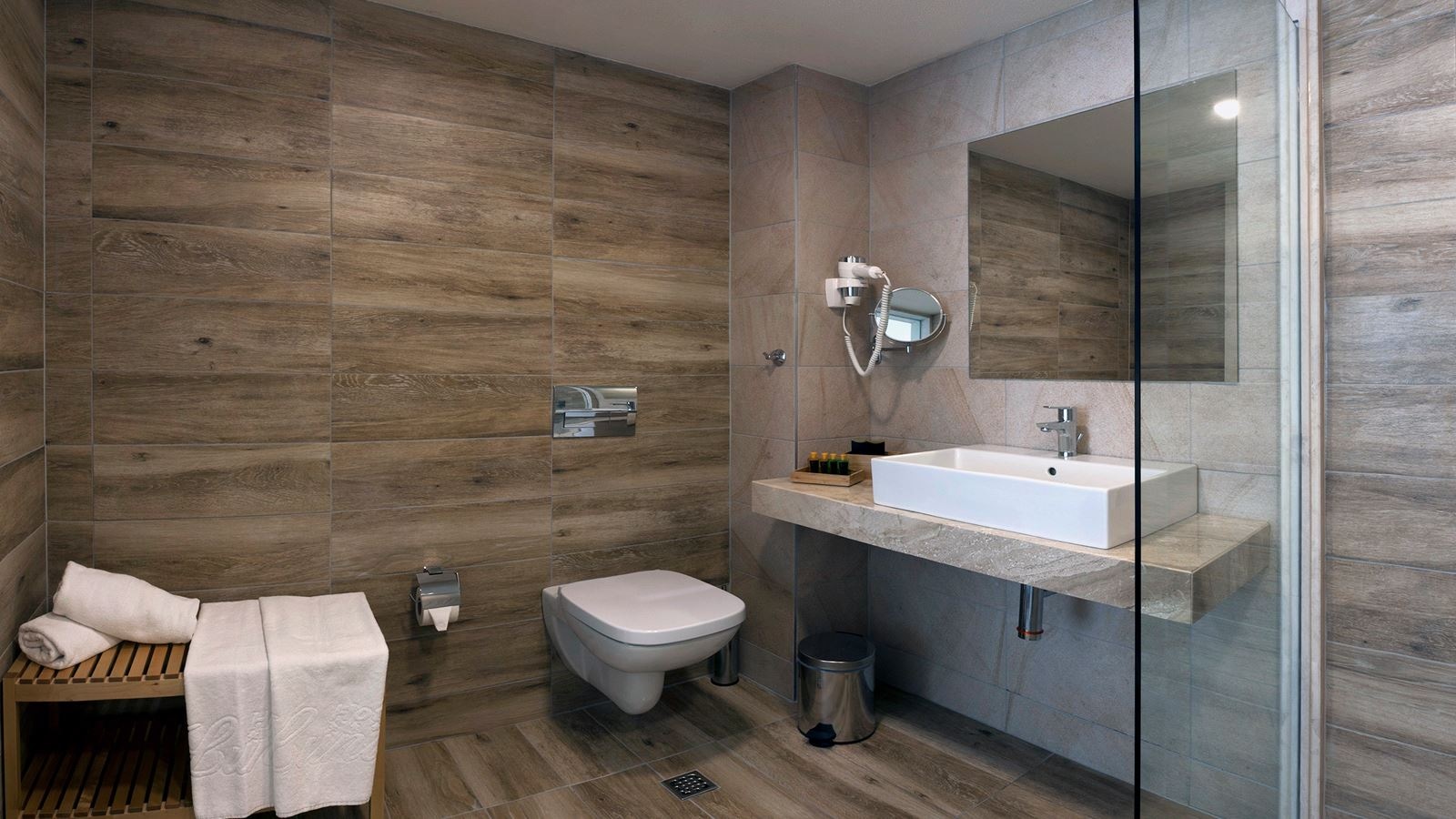 rooms-standard-familyroom-seaview-balcony