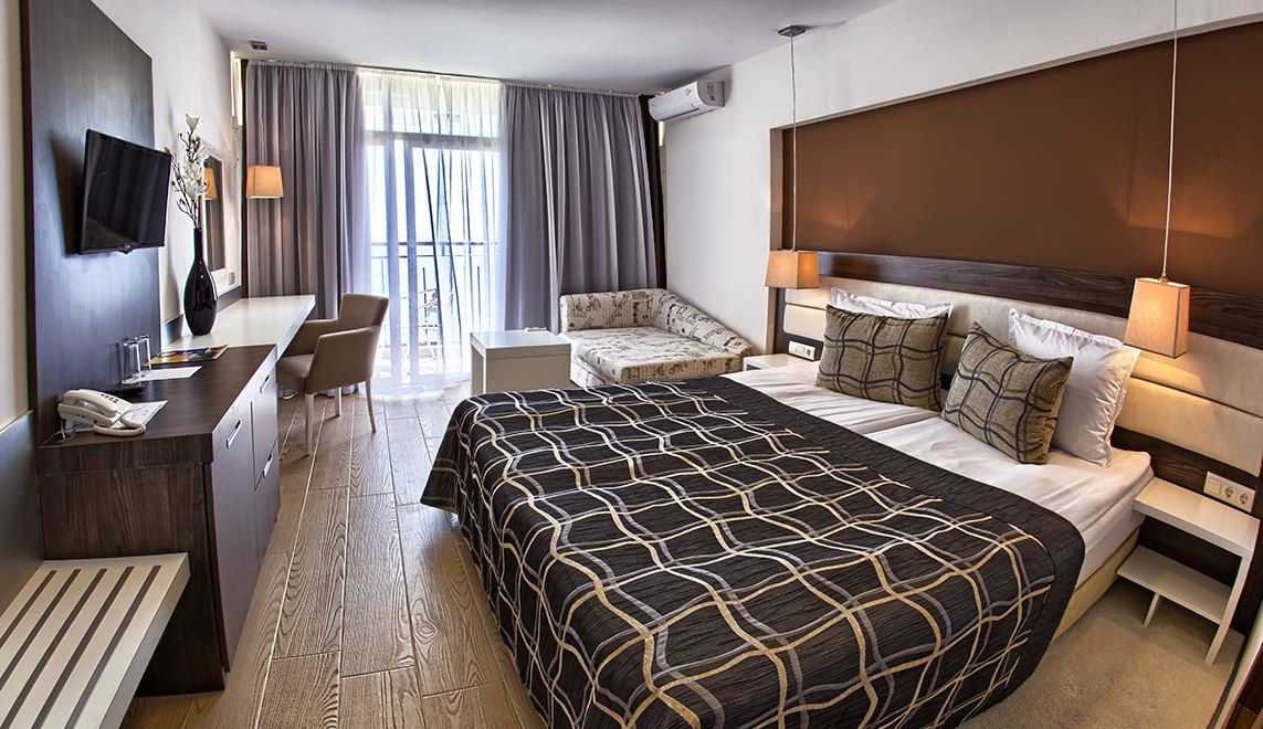 rooms-superior-room-seaview-balcony