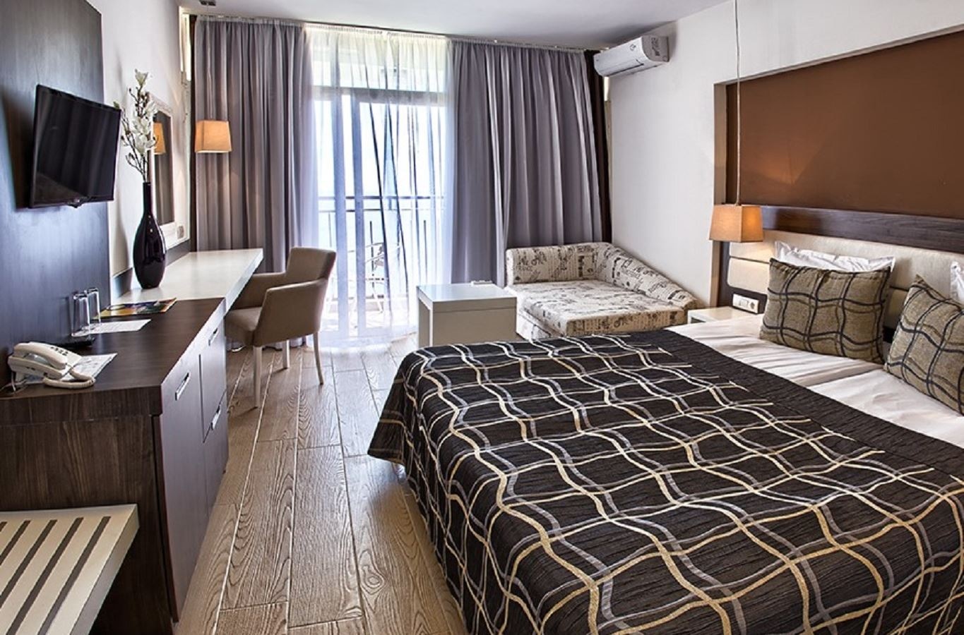 rooms-superior-room-seaview-balcony