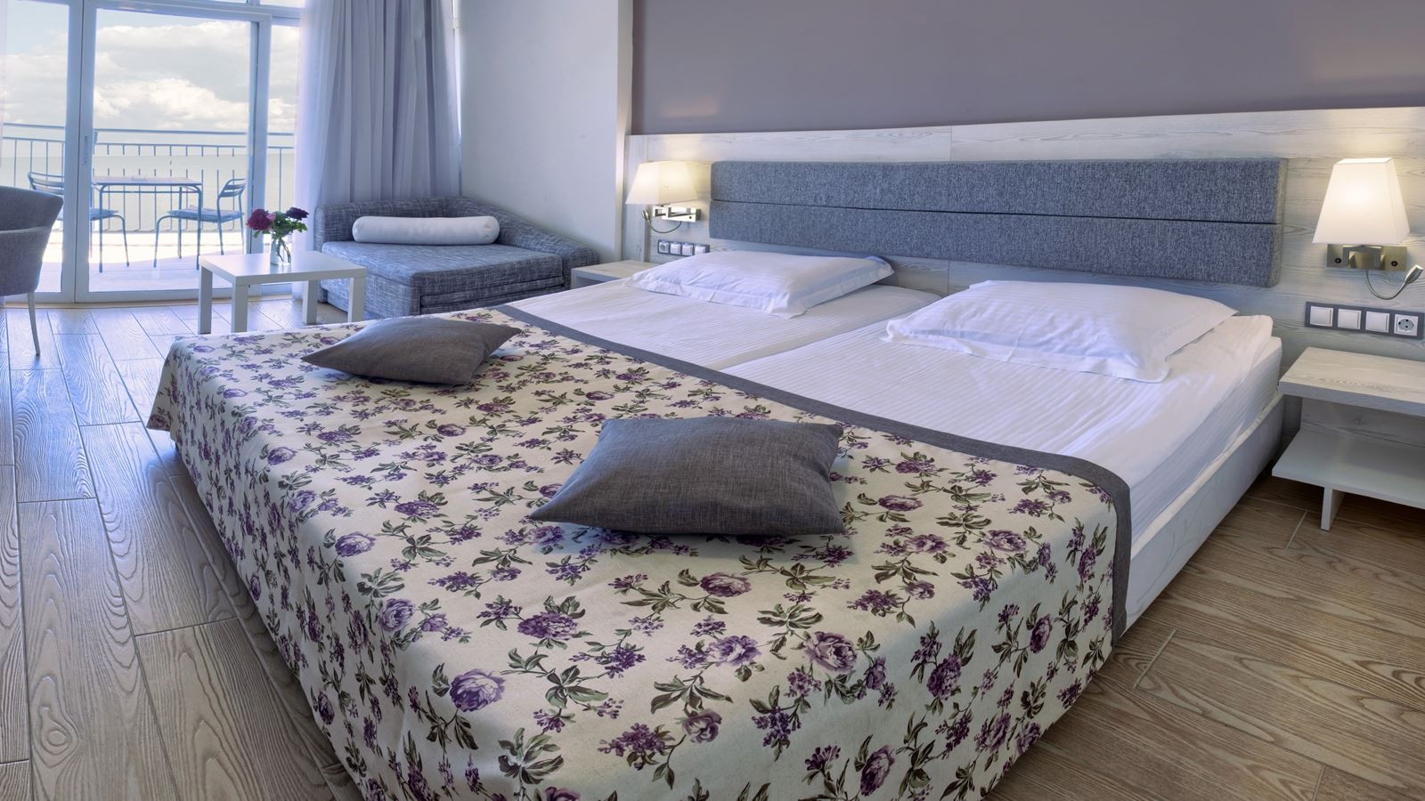 rooms-superior-room-seaview-balcony