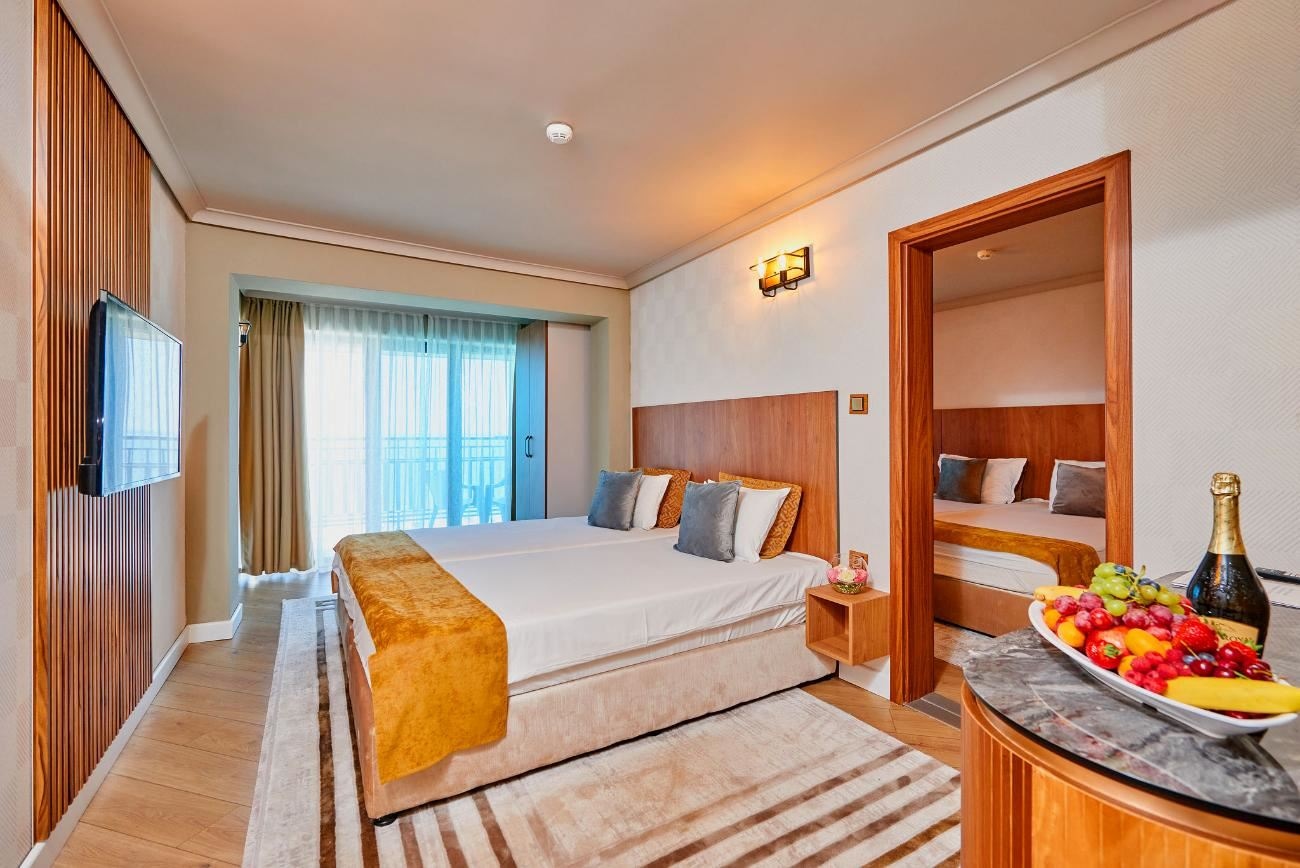 rooms-family-room-balcony-or-terrace