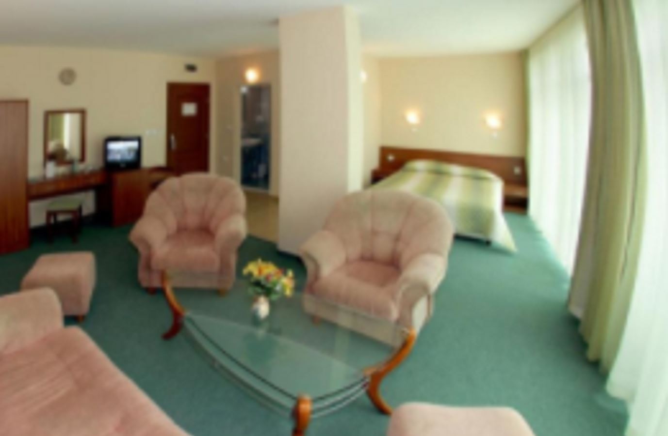 rooms-standard-family-room