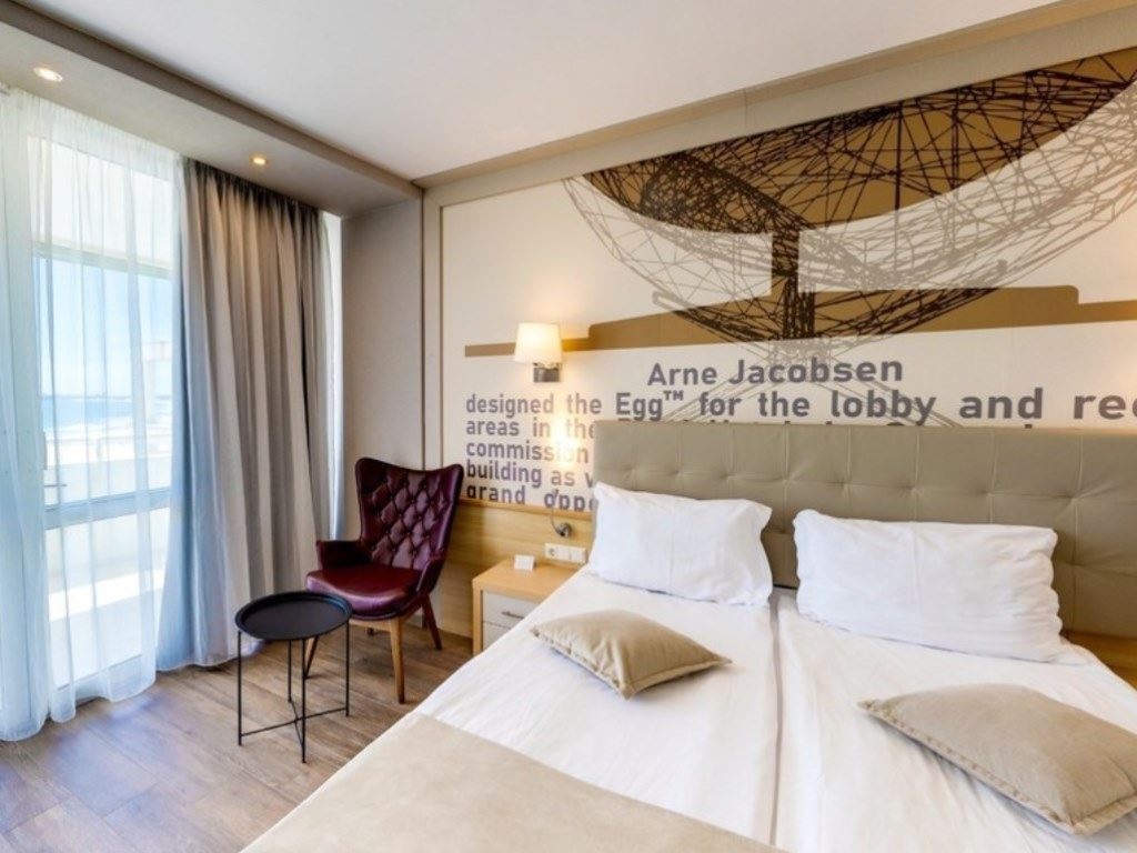 rooms-double-standard-room-seaview-balcony