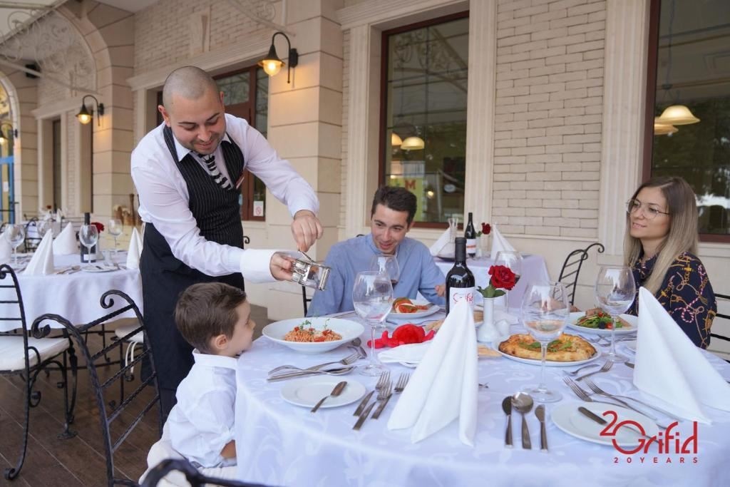 restaurants-restaurants