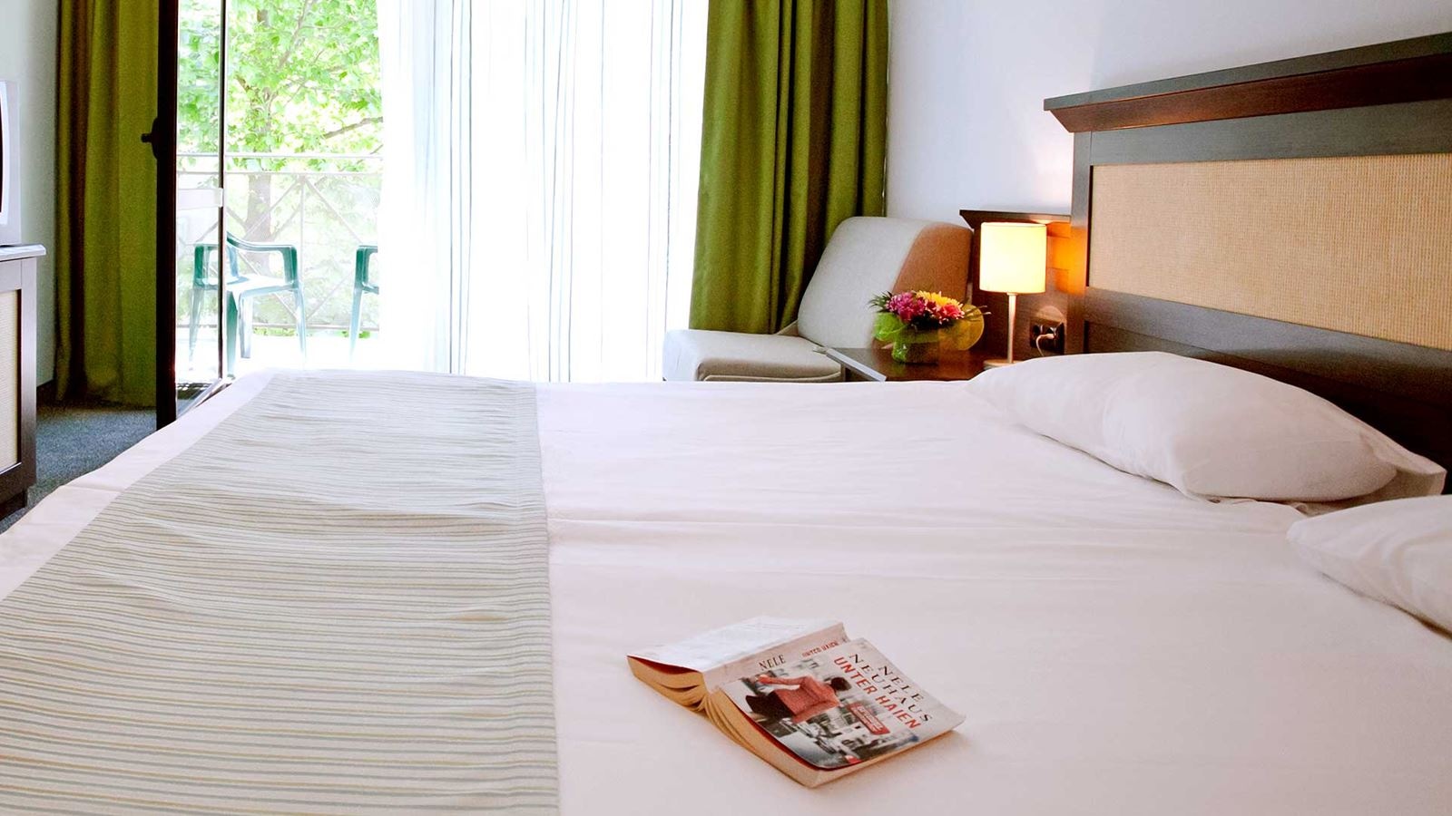 rooms-twin-standard-room-balcony