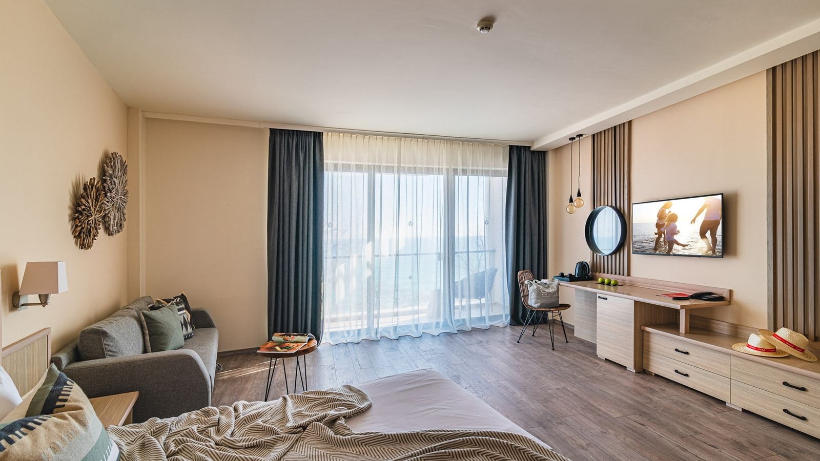 rooms-superior-room-side-sea-view