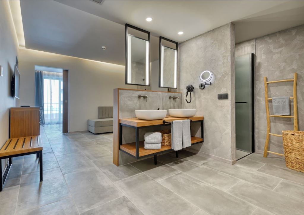 rooms-family-room-side-sea-view