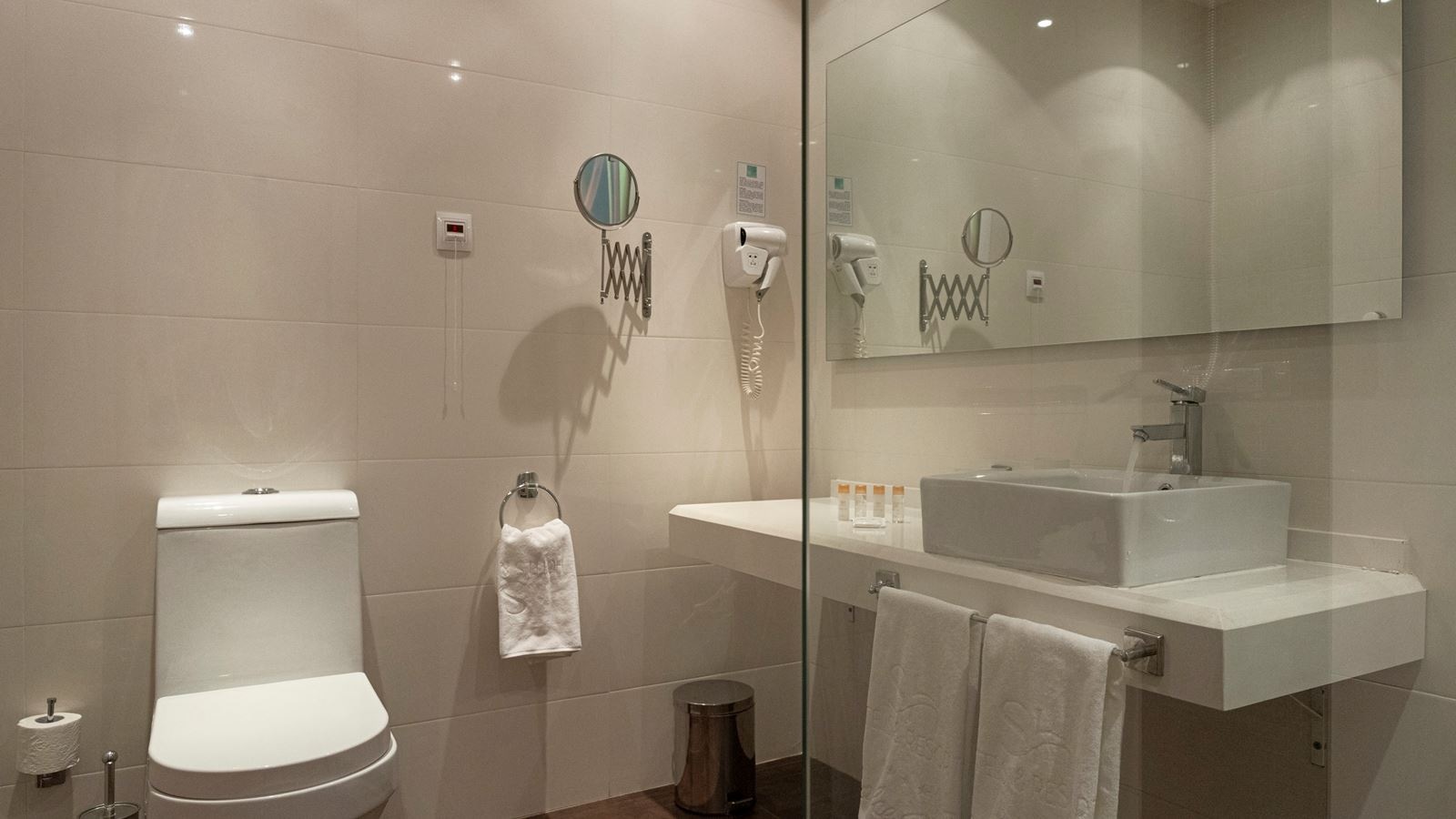 rooms-superior-room-balcony